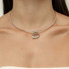 CHOKER ARO COM PINGENTE ORGANICO ELLA