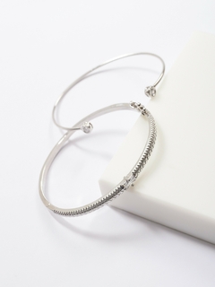 BRACELETE CRAVEJADO COM ELOS LISOS