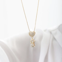 Colar Menina Com Coração Cravejado - buy online