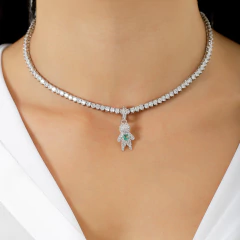 PINGENTE MENINO CRAVEJADO RODIO M - comprar online