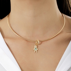 PINGENTE MENINO CRAVEJADO OURO 18K