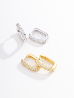 BRINCO RETANGULAR CLICK COM ZIRCONIAS PURE