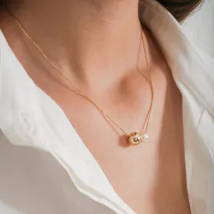Colar esfera com perola 