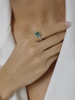 ANEL SOLITÁRIO VERDE TURMALINA RODIO BRANCO - Adrélle Semijoias