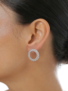 BRINCO CIRCULO TRABALHADO COM ZIRCONIAS