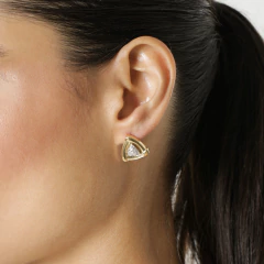 BRINCO TRIÂNGULO MINIMALISTA ZIRCONIA - buy online