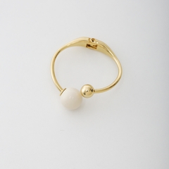 BRACELETE ESFERA RESINADA LIGHT CREAM - tienda online