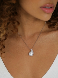 CONJUNTO COM PINGENTE GOTA ORGANICA ICONIC