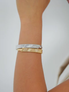 BRACELETE ICONIC TEXTURIZADO on internet