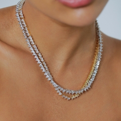 Colar formado por zircônias brilhantes em formato de pequenos corações, banhado a Ouro 18k ou Ródio Branco.