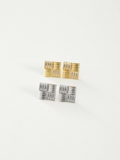 BRINCO QUADRADO TRABALHADO COM ZIRCONIA