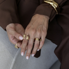 ANEL ONDULADO MUSE BANHADO OURO 18K - loja online
