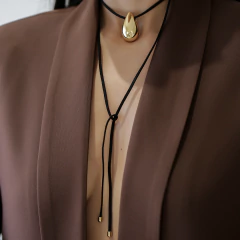 COLAR GOTA CAMURÇA MUSE on internet