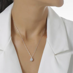 COLAR FLOWER DELICADO COM ZIRCONIA CRISTAL on internet