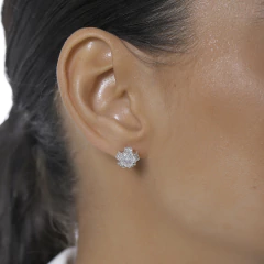 BRINCO FLOWER DELICADO COM ZIRCONIA CRISTAL on internet