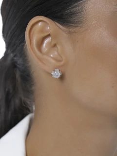 BRINCO FLOWER DELICADO COM ZIRCONIA CRISTAL - online store