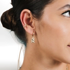 BRINCO ARGOLA COM PINGENTE URSO DELICADO - Adrélle Semijoias