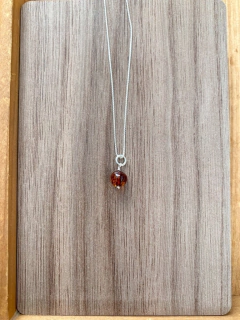 Pingente Minimalista Âmbar Cognac