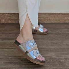 TAMANCO FEMININO MOLECA METALIZADO COM STRASS - 5500107 - Via Expressa Calçados