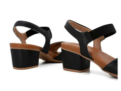 SANDALIA USAFLEX SALTO BLOCO EM COURO - AE3222005 - Via Expressa Calçados