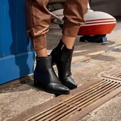 BOTA FEMININA PEGADA EM COURO CANO CURTO - 280502 - comprar online