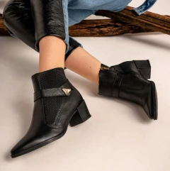 BOTA FEMININA EM COURO PEGADA BICO FINO - 280507 - comprar online