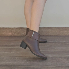 BOTA FEMININA PEGADA EM COURO CANO CURTO - 280501 - comprar online