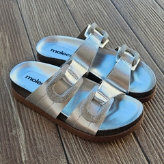 TAMANCO FEMININO MOLECA METALIZADO COM STRASS - 5500107 - comprar online