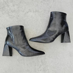 BOTA FEMININA CANO CURTO VERNIZ BEBECE - T4338296 - comprar online