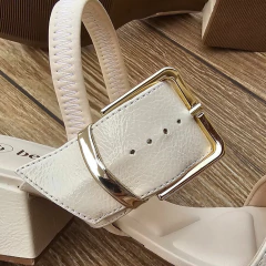 SANDALIA BEBECE SALTO BLOCO DETALHE EM FIVELA BAIXO - T5267408 - Via Expressa Calçados