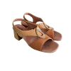SANDALIA EM COURO SALTO BLOCO USAFLEX - AH0210001
