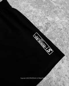 Shorts Space Restricted na internet