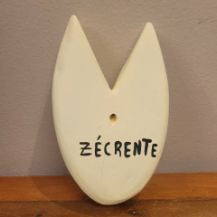 Máscara Madeira Lobo Zé Crente M Ilha do Ferro - Creme - ARUH  Arte | Decor | Artesanato