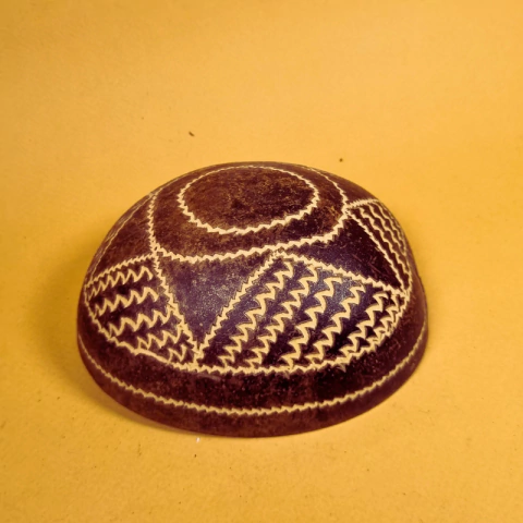 Artefato Decorado Indígena Grande - Etnia Tikuna - Mod. 8 (cuia)