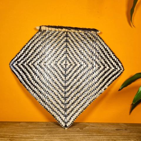 Abano Palha Etnia Baniwa 30 x 38 cm - Amazônia (Mod. 2)