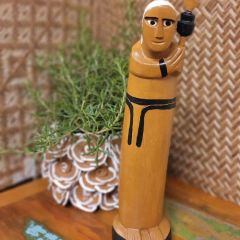 Santa Clara em Madeira 31cm - Bento de Sumé