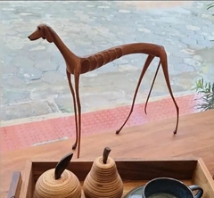 Escultura Madeira "Cachorro Baleia" em Pé Olhando Frente - Marcos de Sertânia na internet
