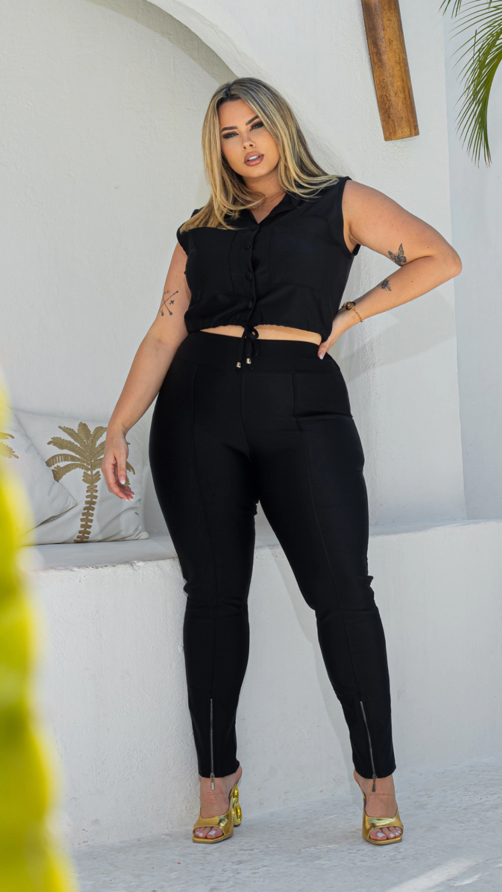Legging Plus Size Zíper Barra e Bolso Traseiro Luna - Malha Prada
