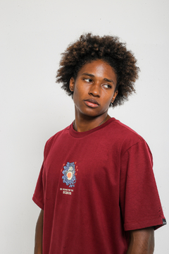 TEE MAGIC RED na internet