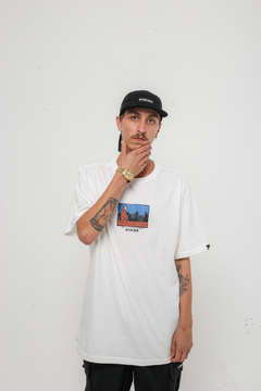 TEE NIGHT RUN OFF WHITE - comprar online