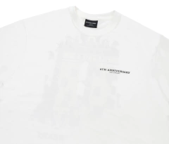 BUILDING HISTORY TEE IN OFF WHITE na internet