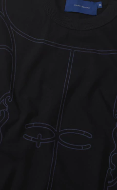 CAMISETA QC LINHAS BOXY PRETO - EUPHORIA STORE