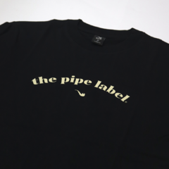 TEE THE PIPE LABEL BLACK - comprar online