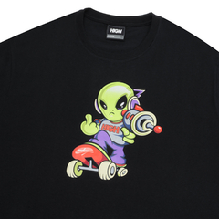 TEE ALIEN BLACK na internet