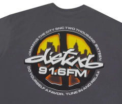 TUNE IN TEE IN GREY - comprar online