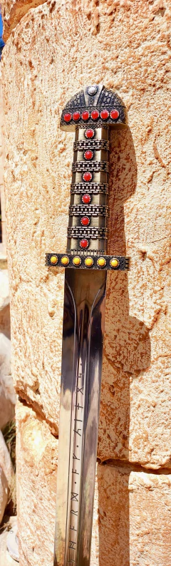 Espada Rei Ragnar Vikings com Expositor de Parede - OLordNerd