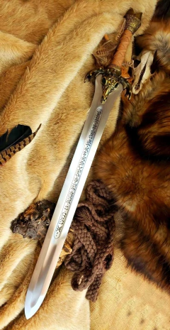 Espada Pai do Conan O Bárbaro com Expositor de Parede - comprar online