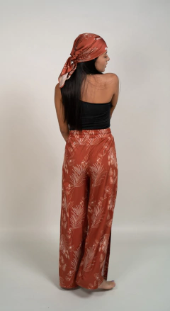 Pañoleta Cantan las hojas 70x70 en internet