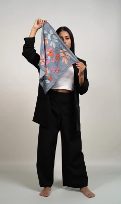 Pañoleta Tropical Gray 45x45 en internet