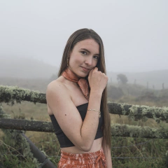 Pañoleta Cantan las hojas 45x45